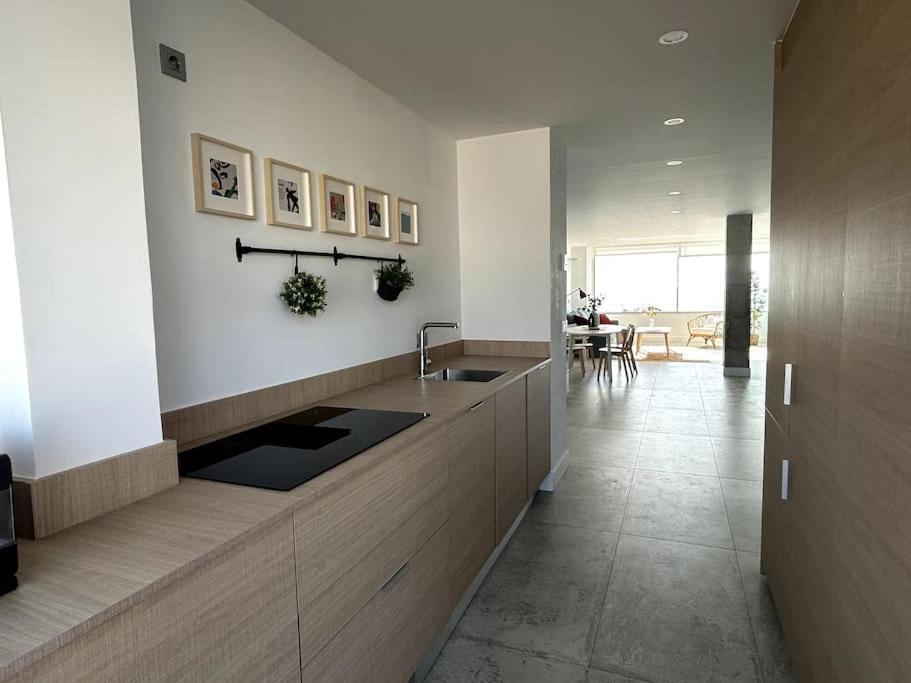 Moderno Y Completo Apartamento Frente Al Mar Malaga Exterior photo